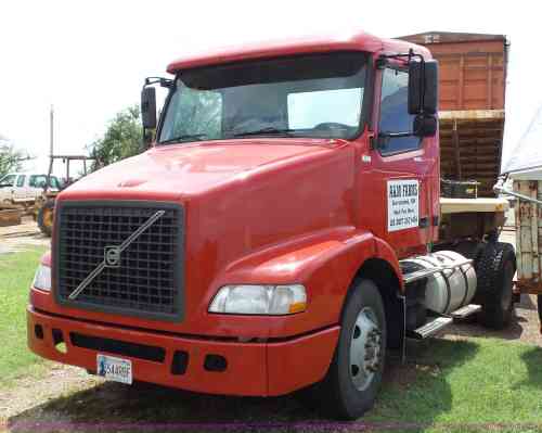 2005 VOLVO TRUCK  VNM