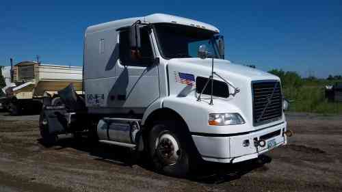 2006 VOLVO TRUCK  VNM