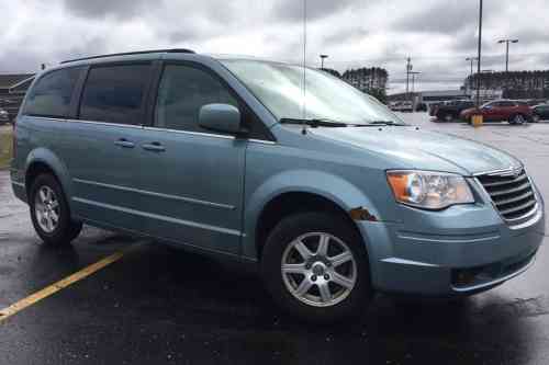 2010 CHRYSLER TOWN AND COUNTRY