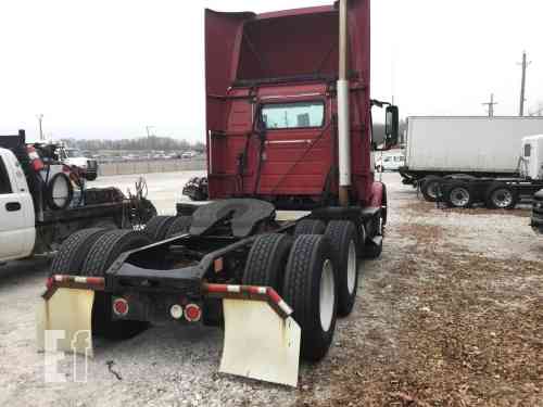 2010 VOLVO TRUCK  VNM