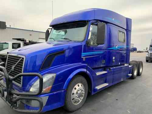 2013 VOLVO TRUCK  VNL