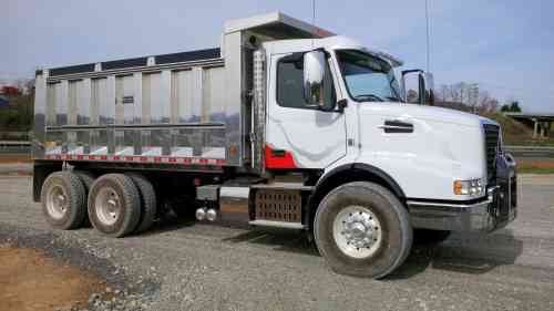 2016 VOLVO TRUCK  VHD